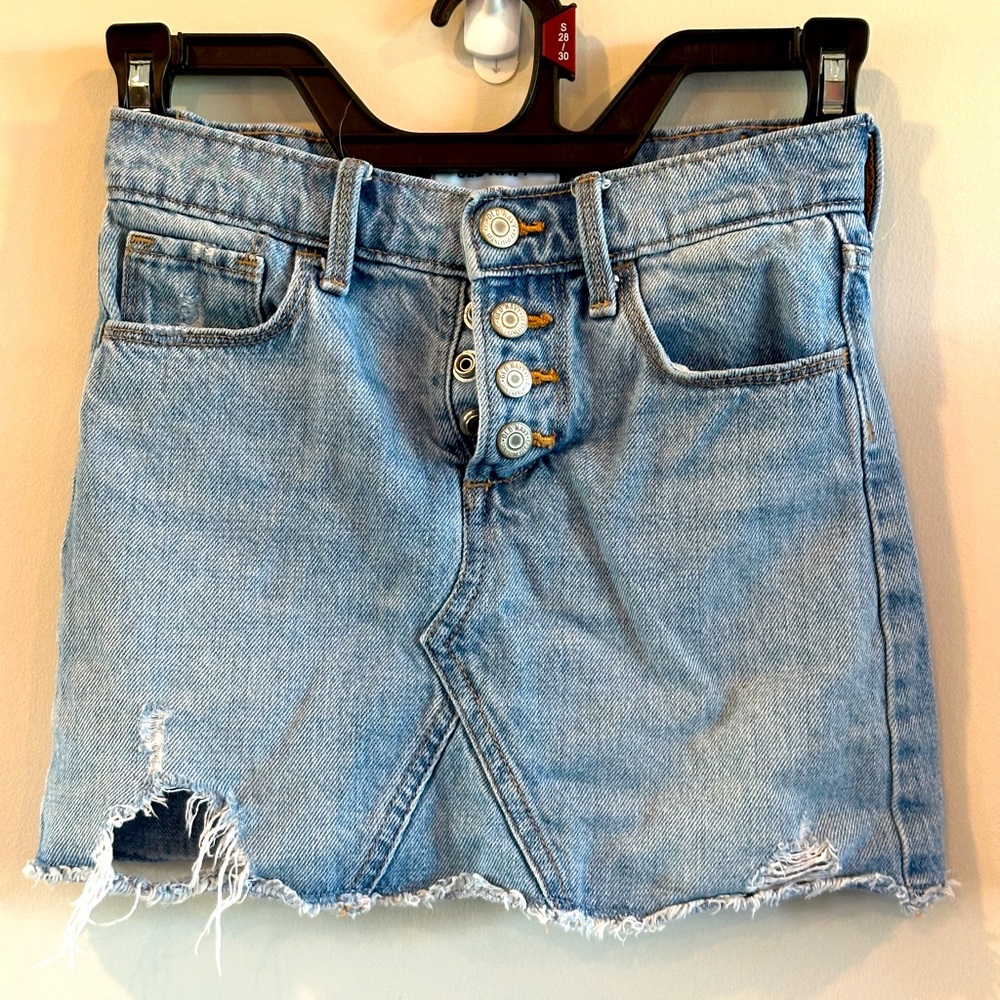Old Navy skirt. ize girls 6-7. Denim button fly